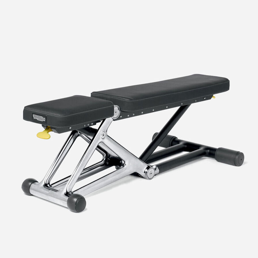 Скамьи и стойки Technogym