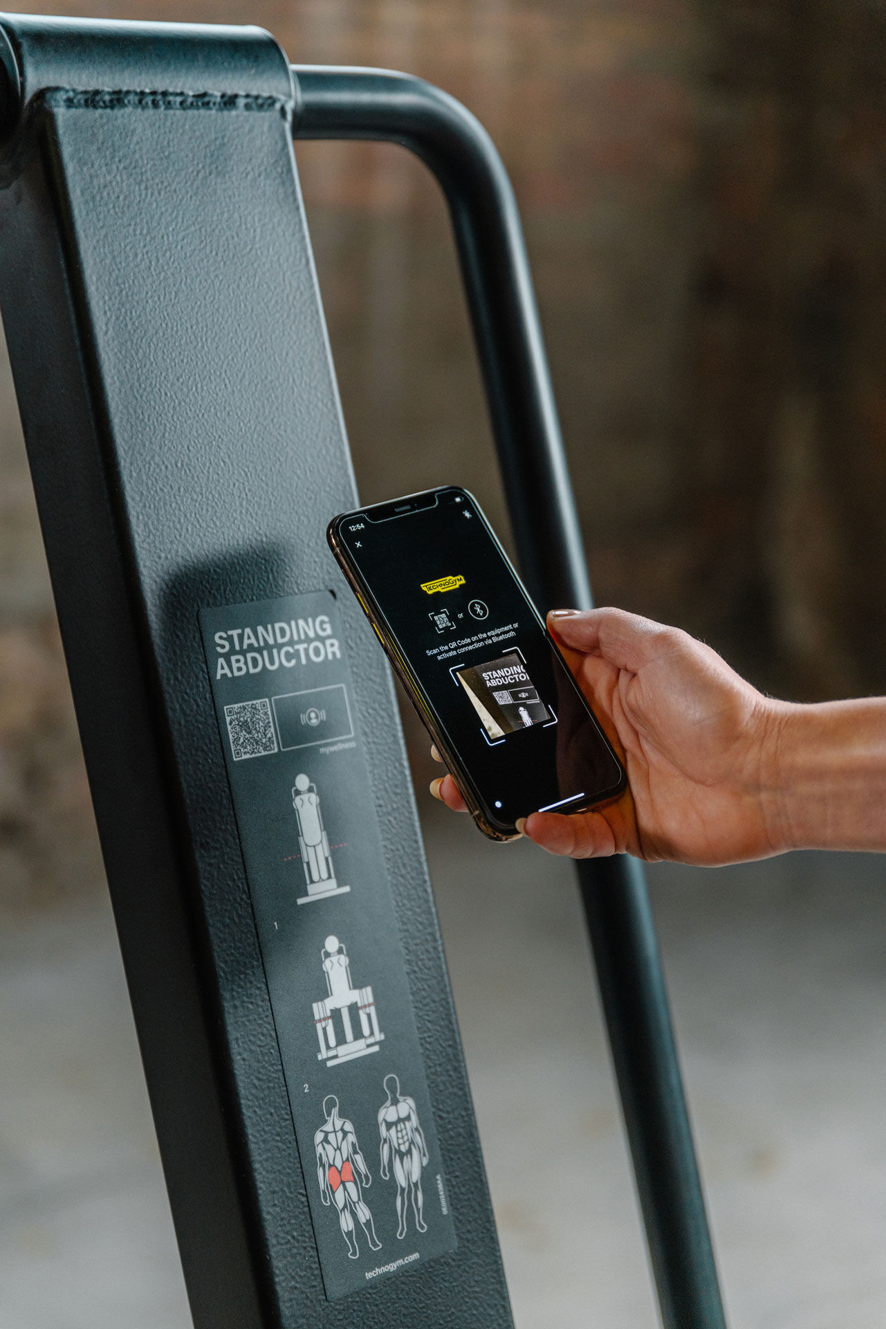 Силовой тренажер для ягодичных мышц Technogym STANDING ADDUCTOR